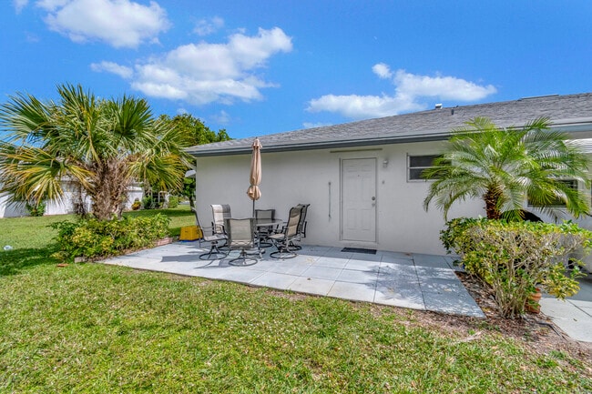 Building Photo - 1182 S Drive Cir
