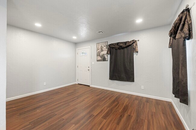 Building Photo - 4012 S Hudson Ave