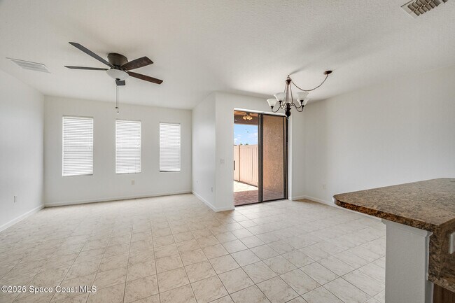 Building Photo - 733 Ventura Dr