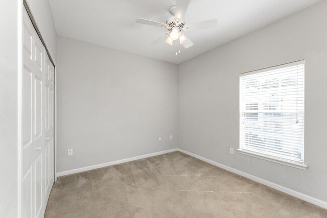 Building Photo - 8226 Green Parrot Rd