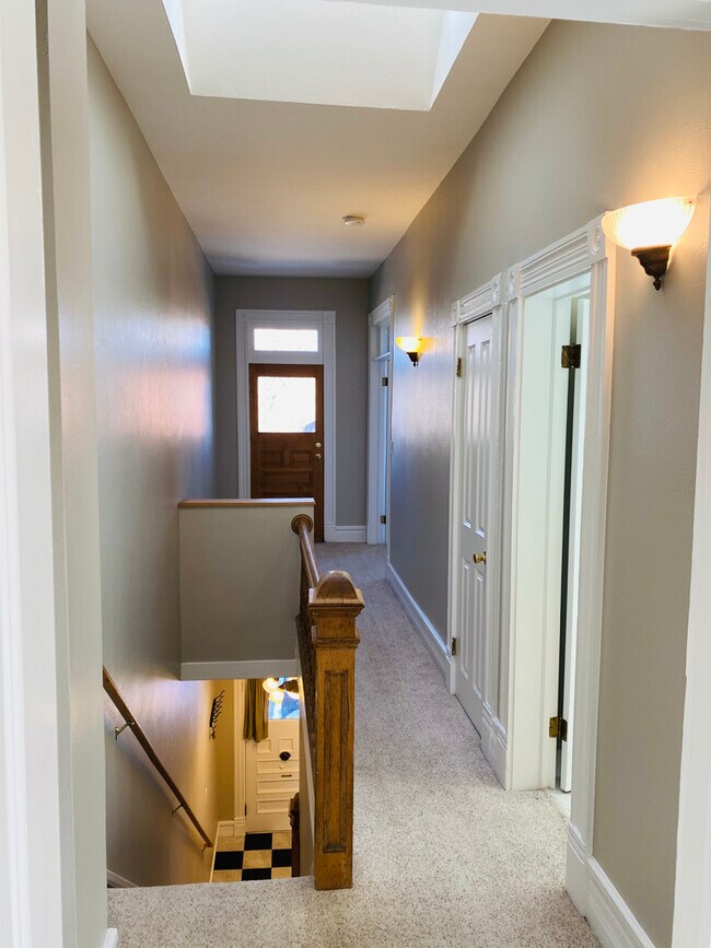 Building Photo - 910 E 20th Ave