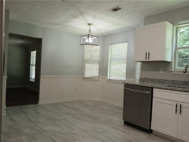 Building Photo - 3004 Dogwood Ln
