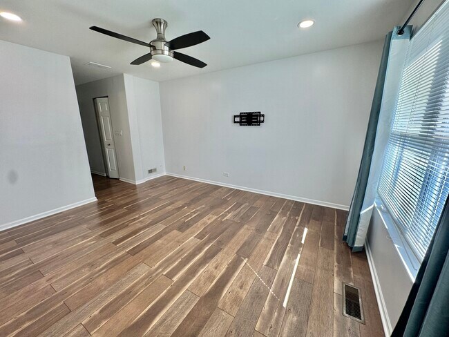 Building Photo - 58 W Briarwood Dr