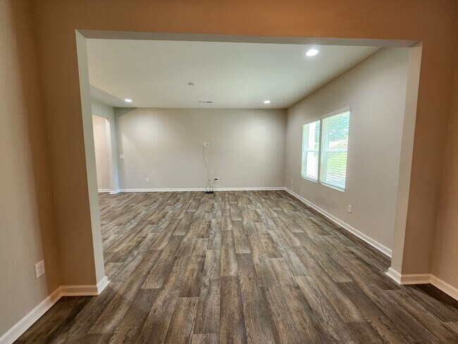 Building Photo - 3 Bedroom Townhome Community on Lake Wylie
