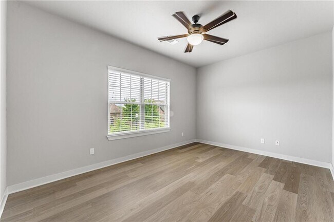 Building Photo - 3305 SW Hillstone Ave