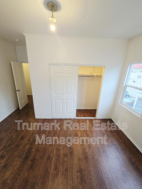 Building Photo - 4315 Avocado St