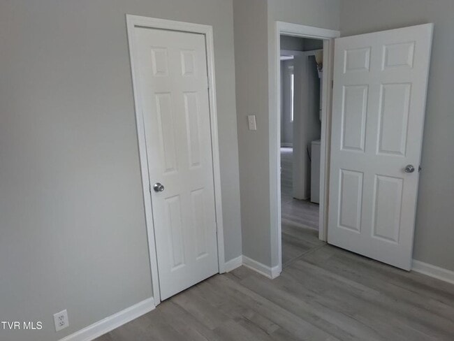 Building Photo - 416 Cherokee Village Dr
