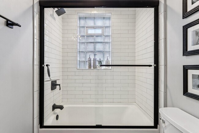 Building Photo - 6463 N Garden Grove Ln