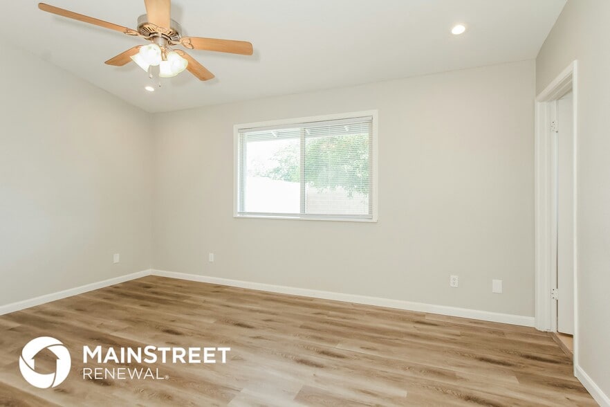 Building Photo - 6515 W Sunnyside Dr