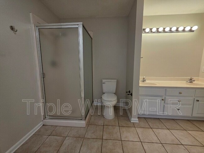 Building Photo - 12512 Woodbury Dr