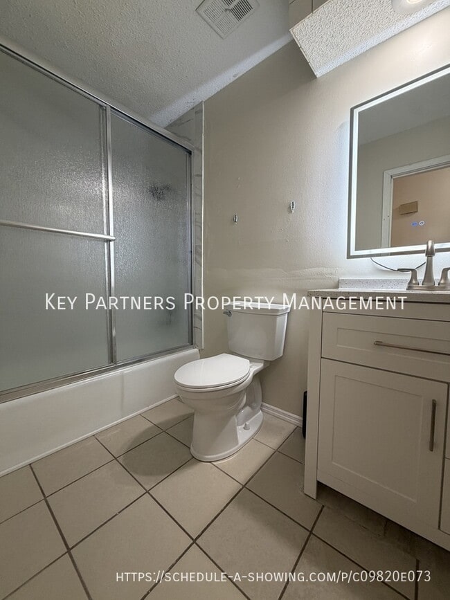 Building Photo - 6501 Long-