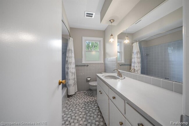 Building Photo - 126 Orchardale Dr