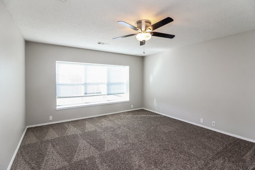 Building Photo - 822 Cascade Dr