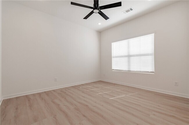Building Photo - 1664 N Leverett Ave