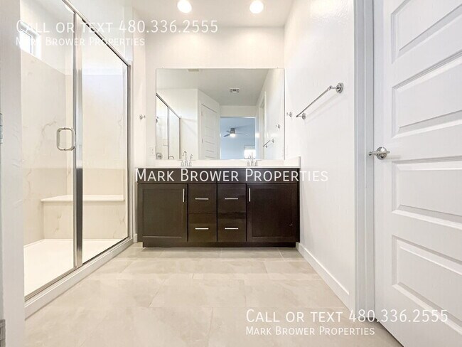 Building Photo - 4119 E Sagebrush St