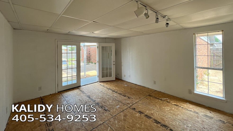 Building Photo - 702 Amity Ln