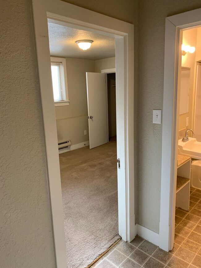 Building Photo - 100 Renton Triplex