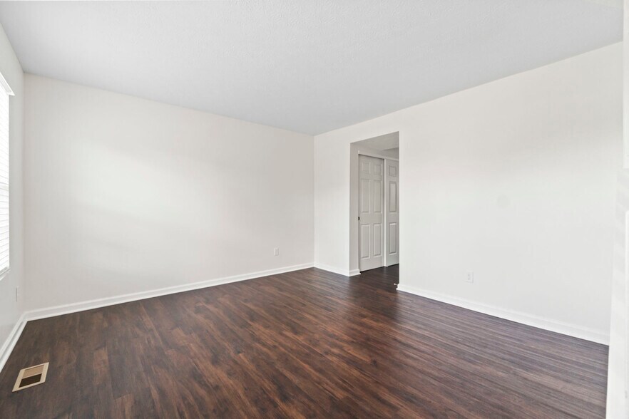 Building Photo - 6981 Bennell Dr