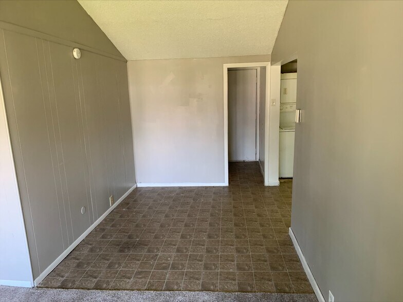 Dinning Area - 3406 S Overman Ave