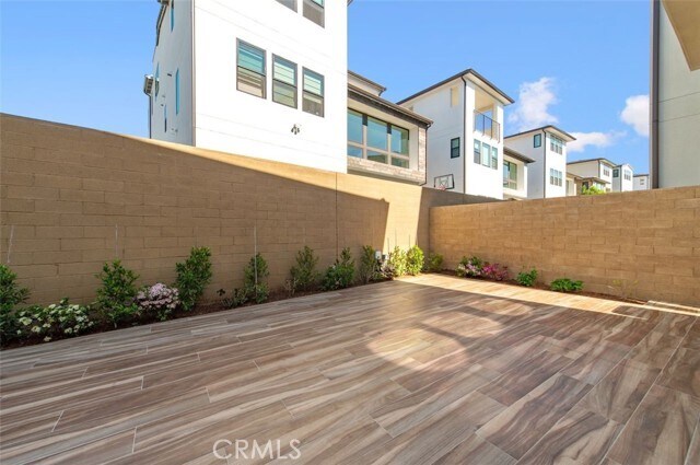 Building Photo - 228 Stage