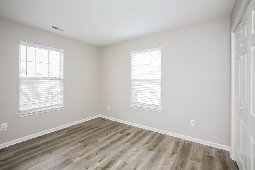 Building Photo - 221 Pennwood Ln