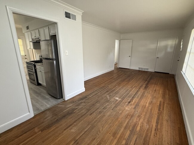 Building Photo - 914 Stratford Rd