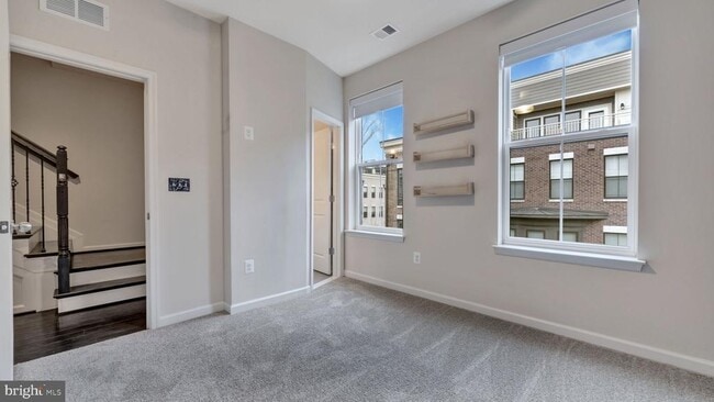 Building Photo - 513 Riversail Ln