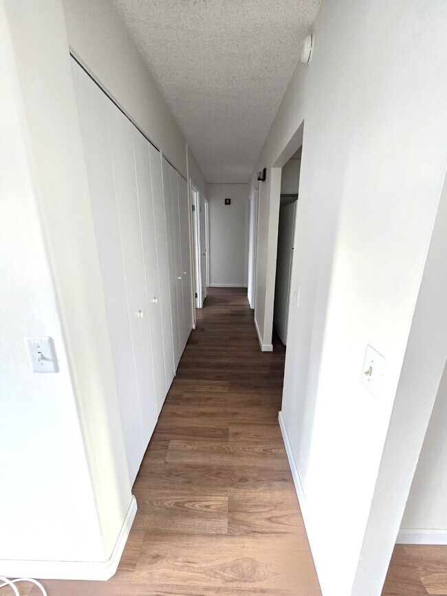 Building Photo - Spacious 2br/1.5ba/2pkg Condo in Waikiki