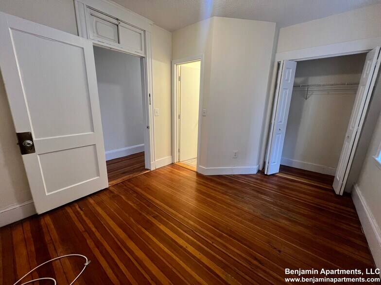 Building Photo - 15 Barrows St