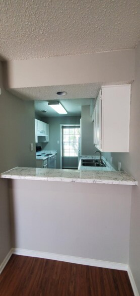 Building Photo - 129 S Las Vegas Trail