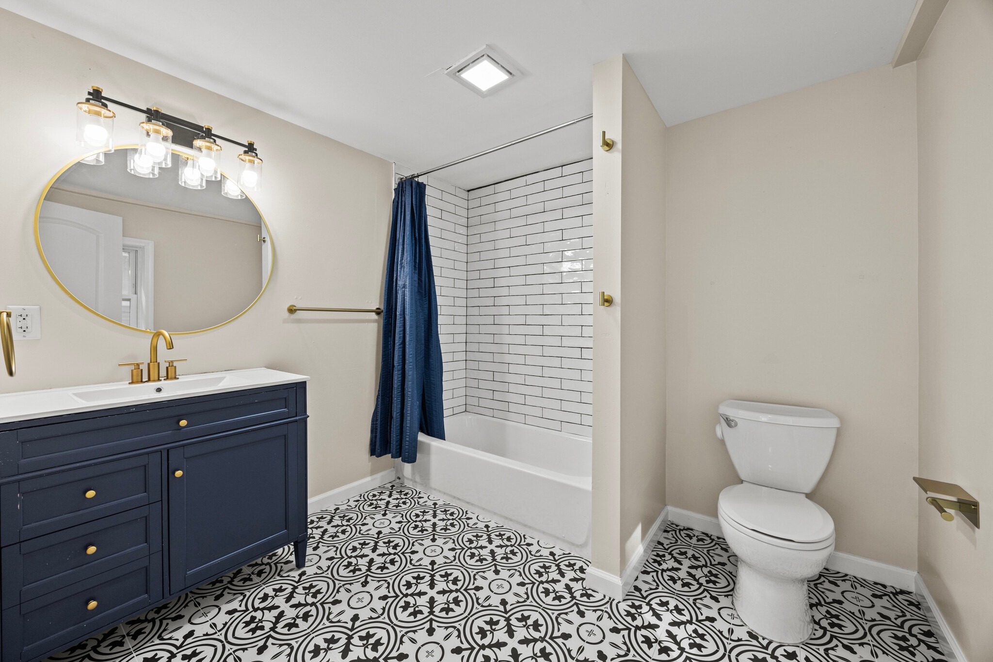 Building Photo - 20 School St