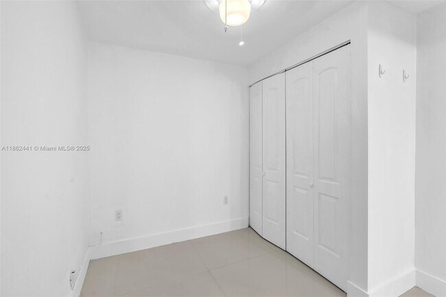 Building Photo - 6402 SW 93rd Pl
