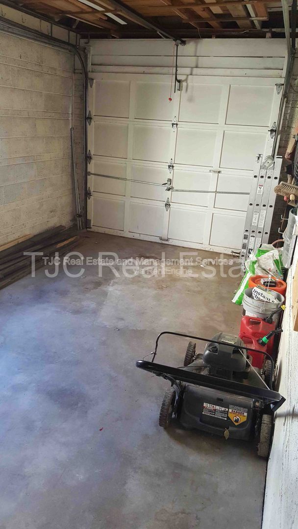 Building Photo - 1215 S Jackson St