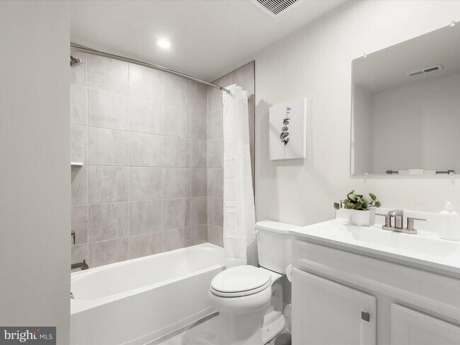 Building Photo - 4738 Naples Ave