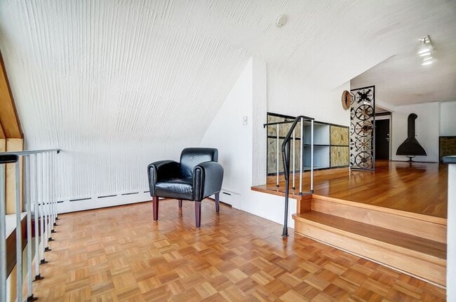 Building Photo - 2881 Observatory Ave