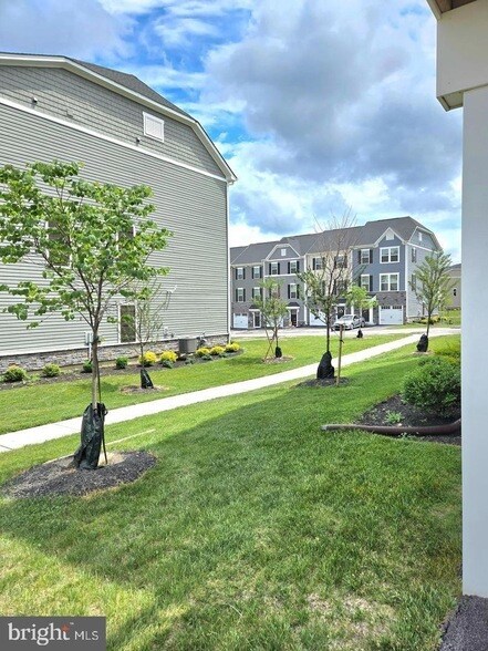 Building Photo - 430 Paperbark Sq
