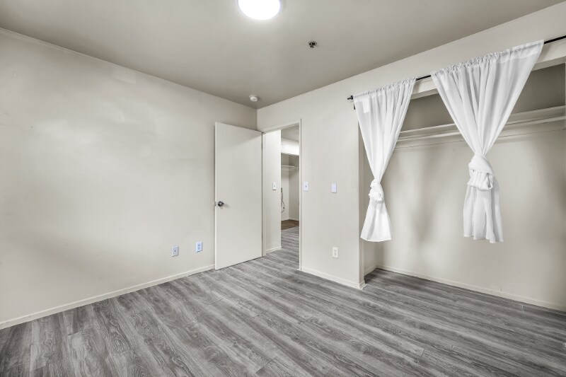 Building Photo - 5243 Huntington Dr N