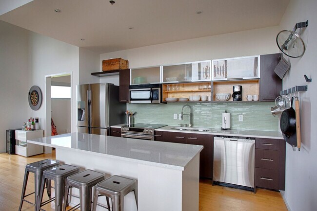 Building Photo - 2115 Yeaman Pl