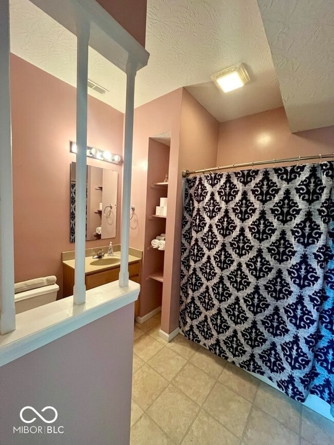 Building Photo - 9459 N State Rd 267