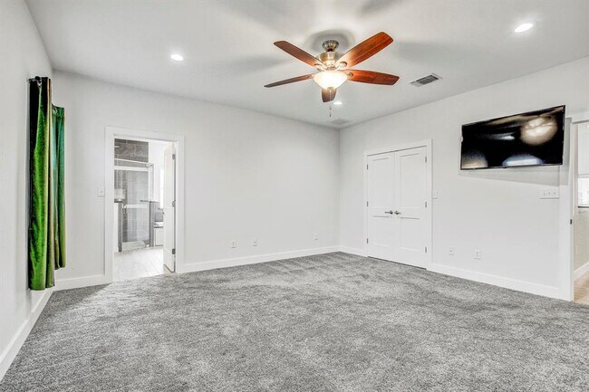 Building Photo - 109 Les Ln