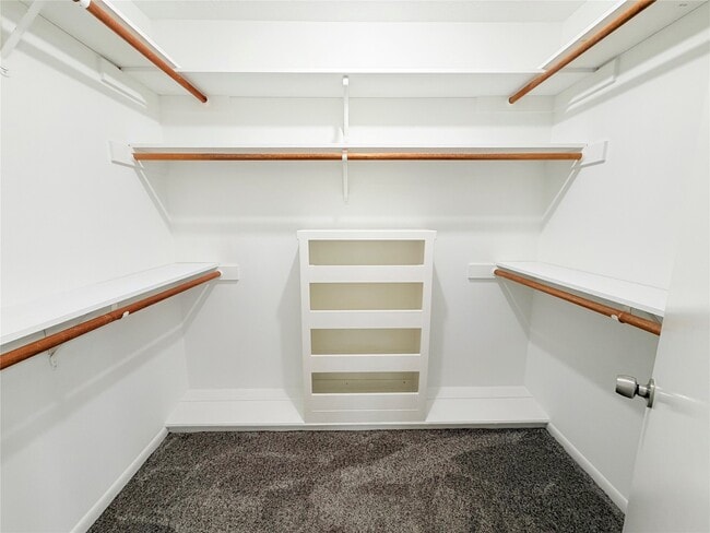 Building Photo - 22176 Heatherwood Dr