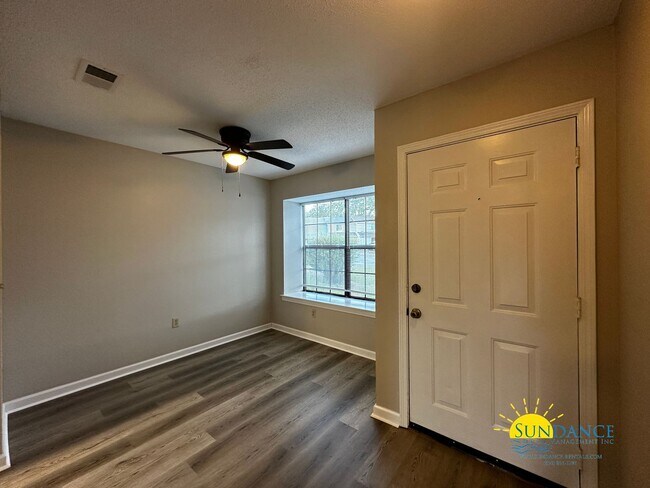 Building Photo - Magnificent 2 Bedroom Townhouse in Fort Walton Beach