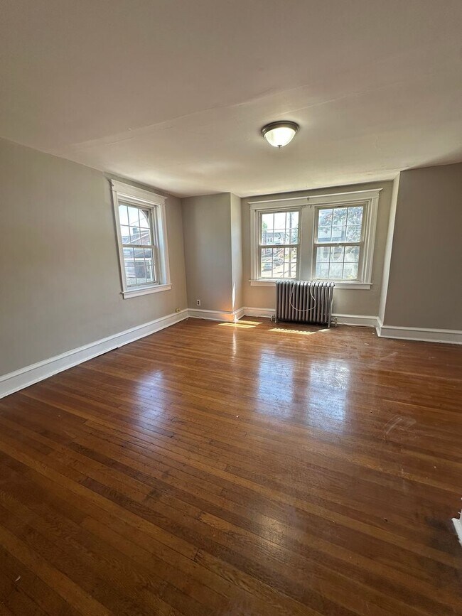 Building Photo - 3 Bed/2 Bath Available in Upper Darby