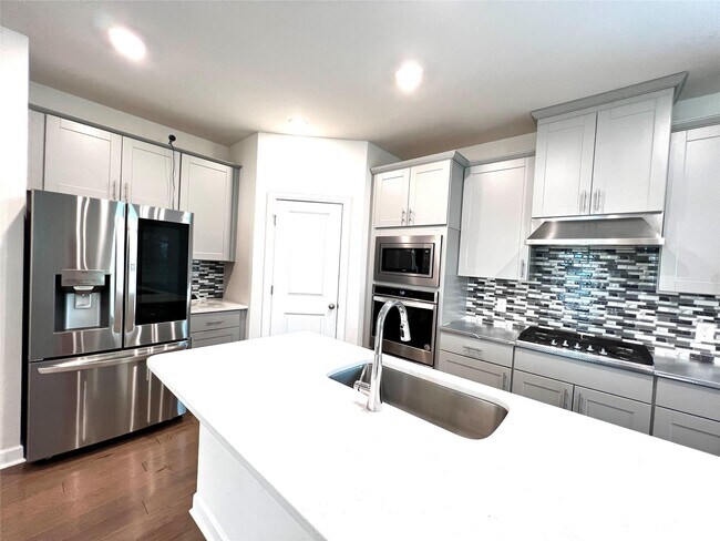 Building Photo - 216 Emmett Dr