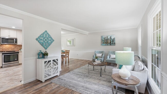 Building Photo - Newly Renovated 5 Bedroom Home With Country Porch!