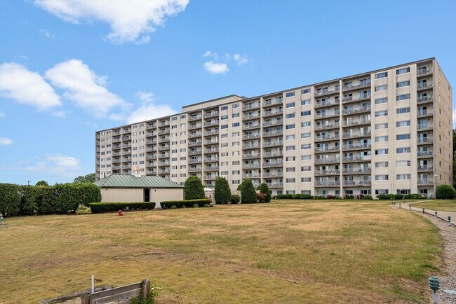 Building Photo - 200 Cove Way