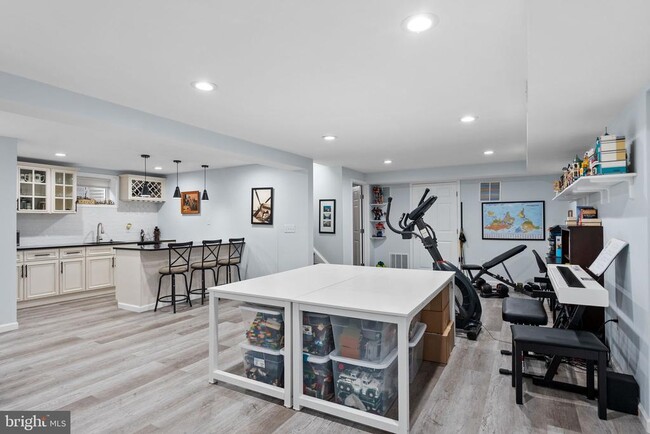 Building Photo - 7409 Aspen Ave