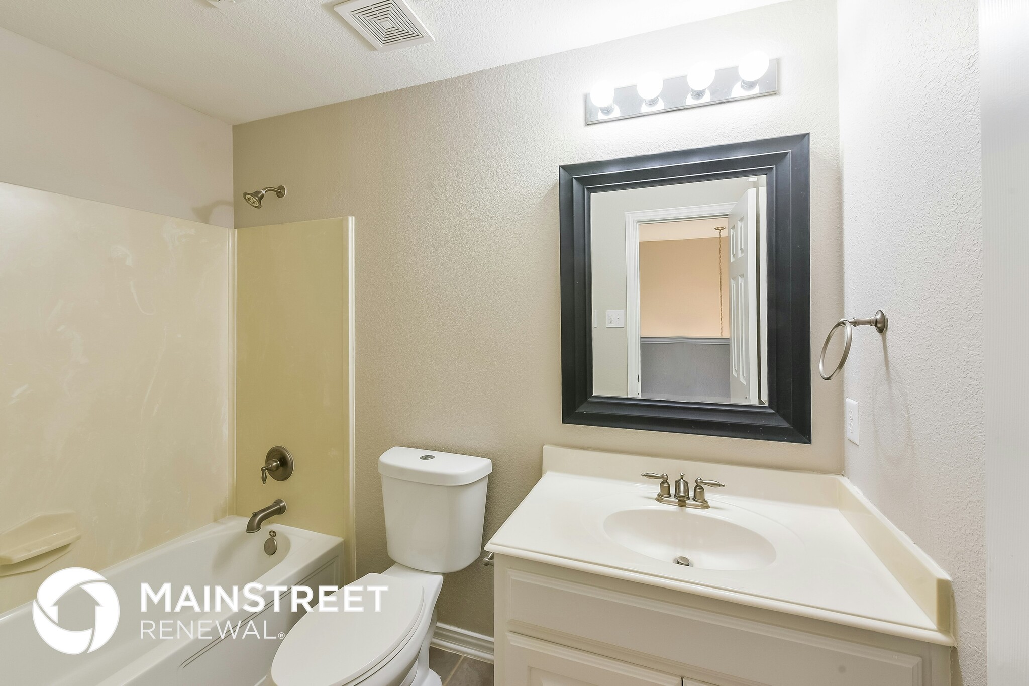 Building Photo - 13673 Saddlewood Dr