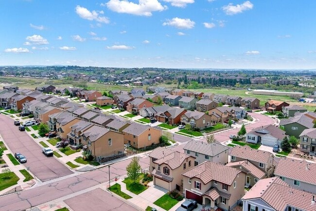Building Photo - Low-Maintenance Northgate Home with Loft, Fireplace, and Mountain Views