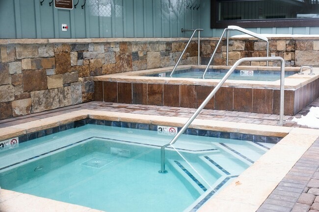 Building Photo - Available March-December ONLY - 2BR + Loft, 2BA with Health Club Membership